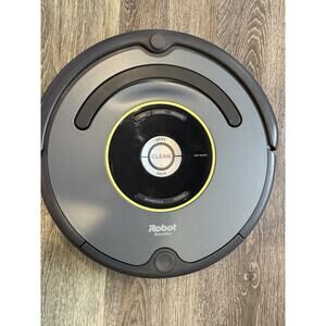 iRobot Roomba 652 Robot Vacuum Cleaner With Charger Base Works Great!